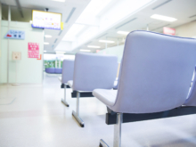 クリニック内装における椅子