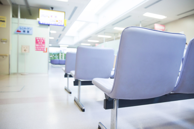 クリニック内装における椅子